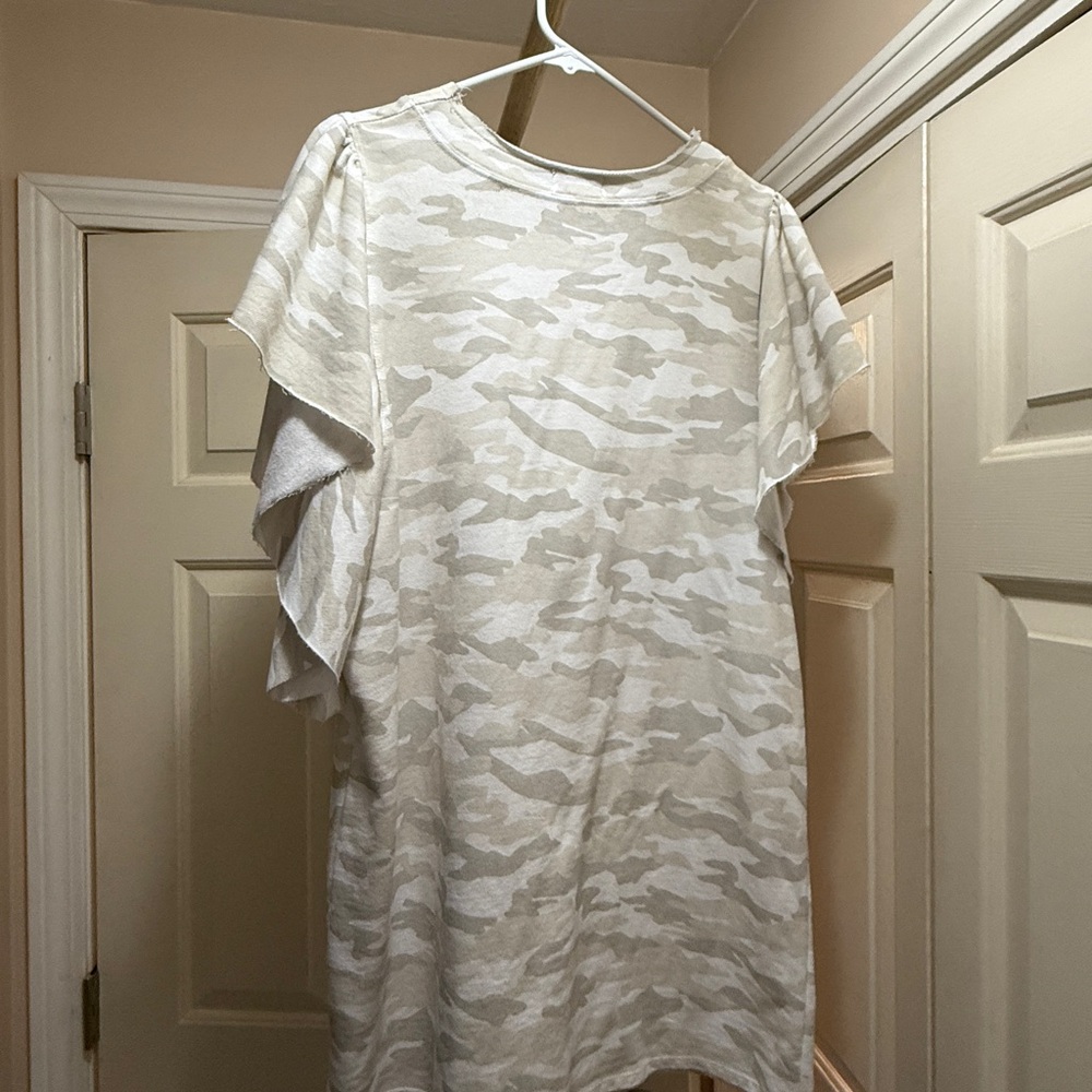 Mudpie tan camo dress with flutter sleeves. Size Medium